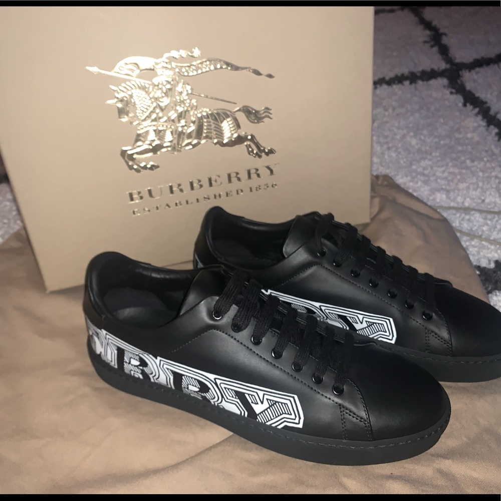 Burberry doodle print leather sneakers - black size 40
